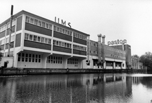 502495 Gezicht op het complex van de Utrechtse Machinale Stoel- en Meubelfabriek U.M.S. Pastoe (Rotsoord 3) te Utrecht, ...